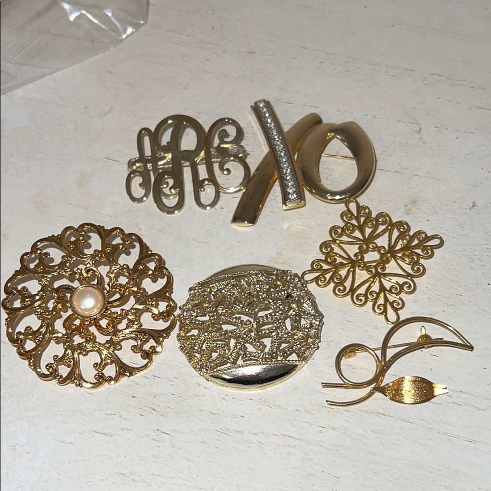 Lot Vintage gold tone filigree brooches unmarked